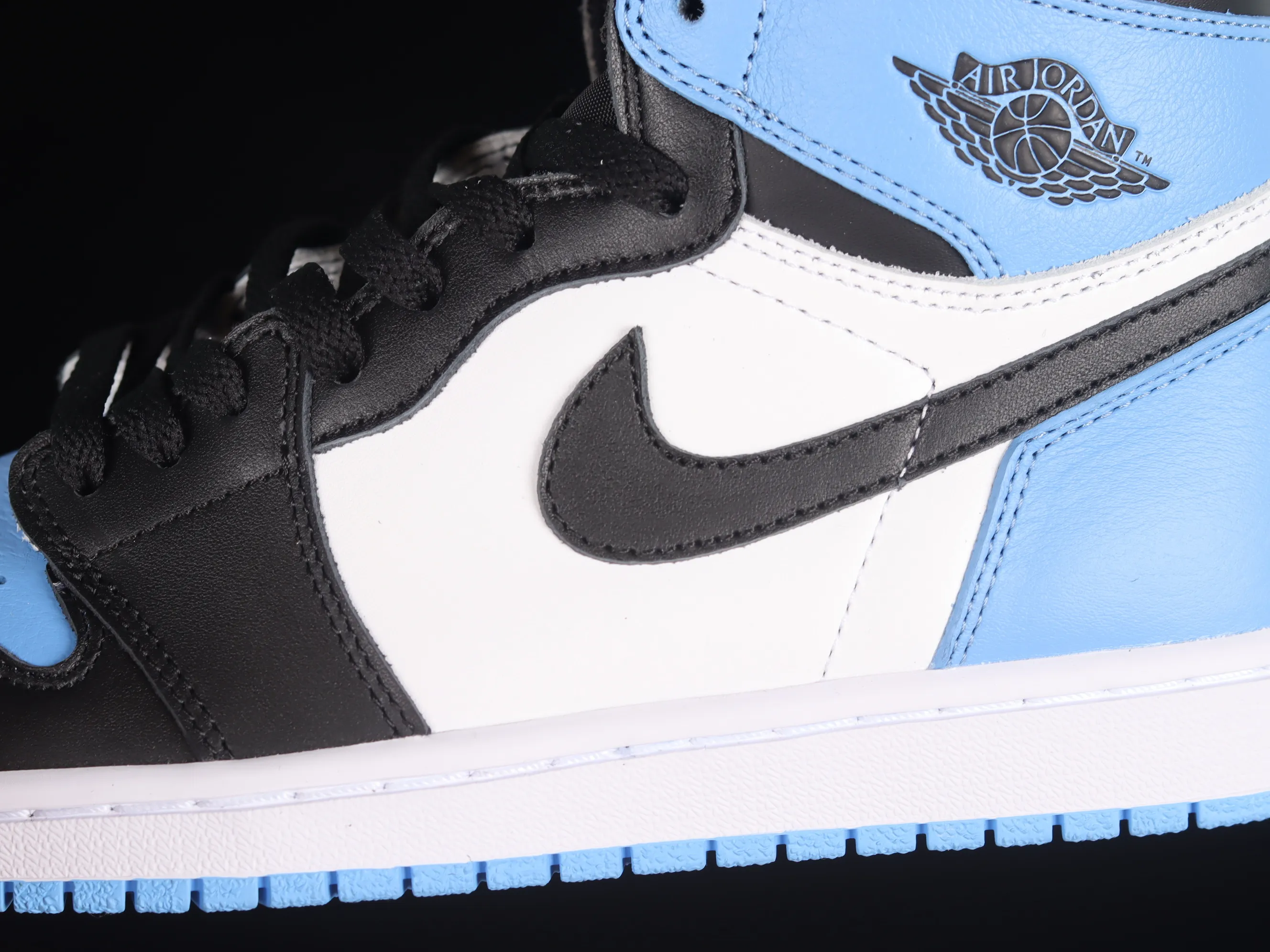 All categories Air Jordan Jordan series basketball shoes Air Jordan 1 High X version Air Jordan 1 High OG "UNC Toe" AJ1 Joe 1 black and blue toe DZ5485-400